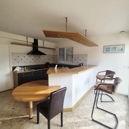 Grande Maison De 4 Avec Jardin Et Baby-foot * Trignac