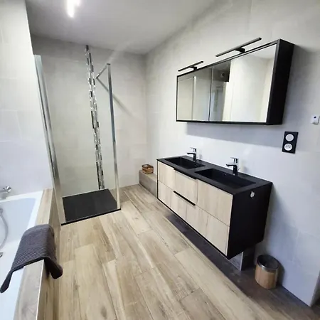 Grande Maison De 4 Avec Jardin Et Baby-foot *